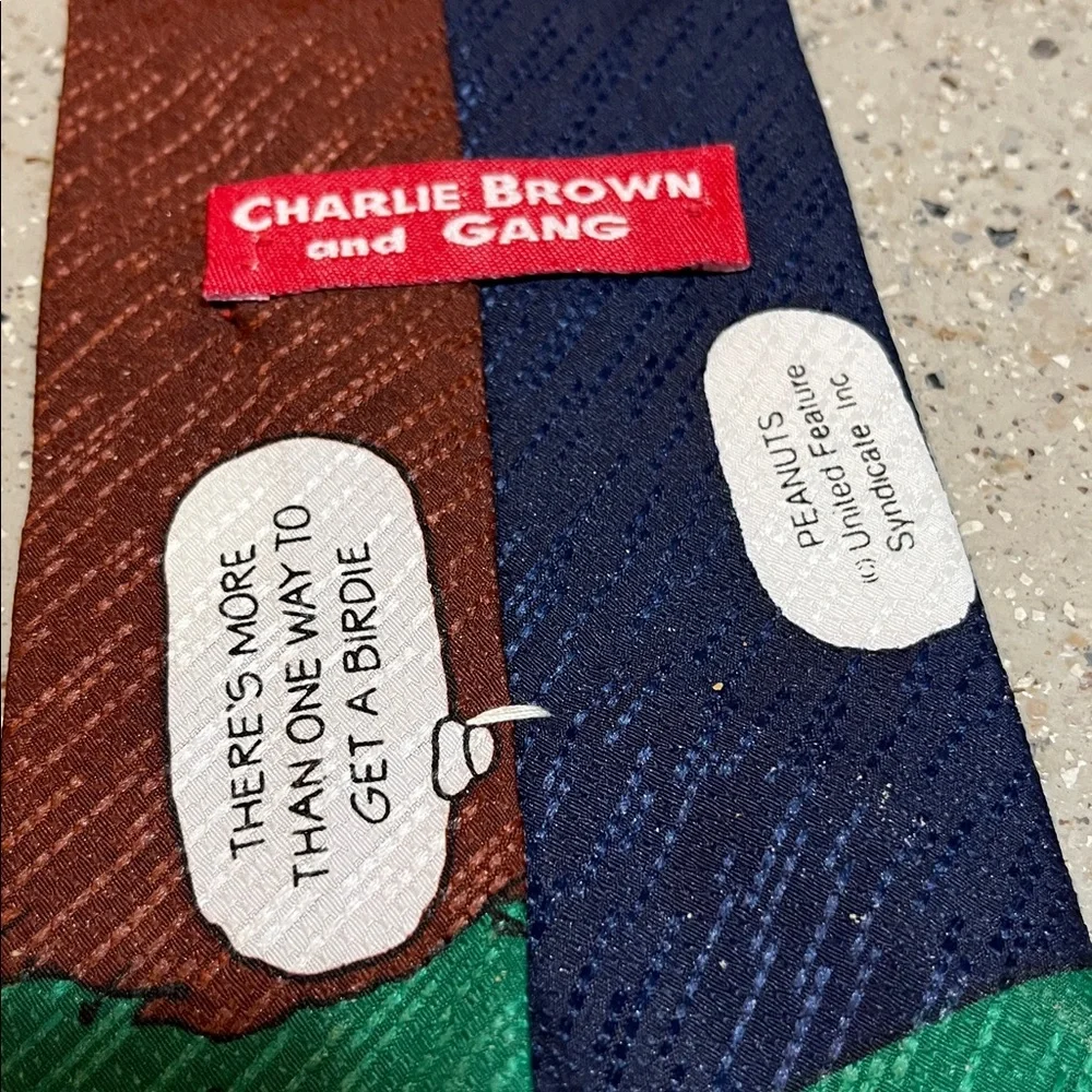 CHARLIE BROWN AND GANG VINTAGE SNOOPY AND WOODSTOCK PLAYING GOLF TIE BLUE GREEN